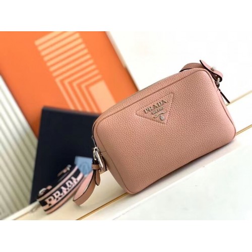 Torebka skórzana Prada z paskiem na ramię 1DB820 różowa