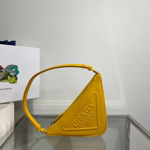 Torebka Prada ze skóry nappa, wyściełana, 1BE003, żółta