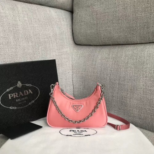 Prada Re-Edition 2005 nylonowa mini torebka na ramię 1BH203 różowa