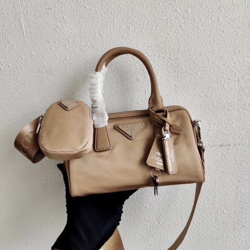 Torebka Prada Re-Edition 2005 z uchwytem u góry 1PR846 morelowa