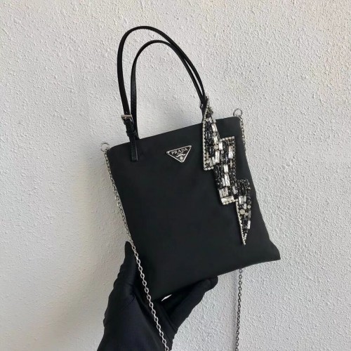 Torba typu tote Prada Re-Edition nylonowa 1NE618 czarna