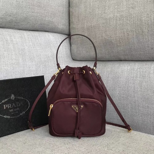 Torba typu tote Prada Re-Edition nylonowa 81166 Burgundowa