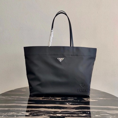 Torba typu tote Prada Re-Edition nylonowa 1BG107 czarna
