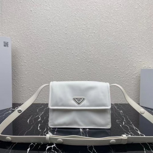 Torba na ramię Prada Re-Nylon i skóra nappa 1BM313 biała