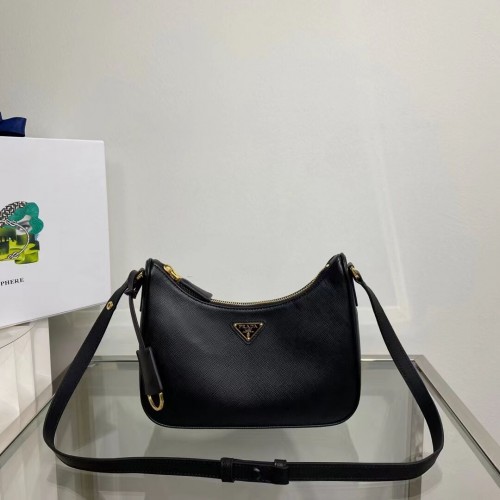 Torebka na ramię Prada Small Saffiano ze skóry 1BD330 w kolorze czarnym