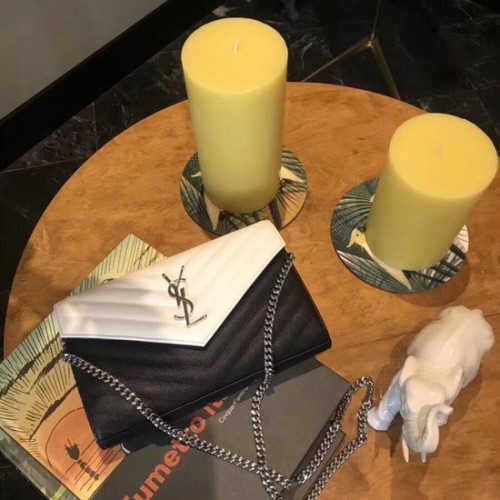 SAINT LAURENT Kopertówka ze skóry pikowanej z monogramem 26813 Czarno-biała