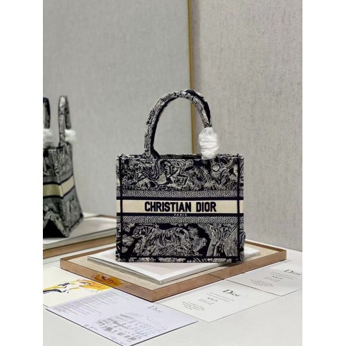 MAŁA TORBA NA KSIĄŻKI DIOR Z Haftem C1331-8