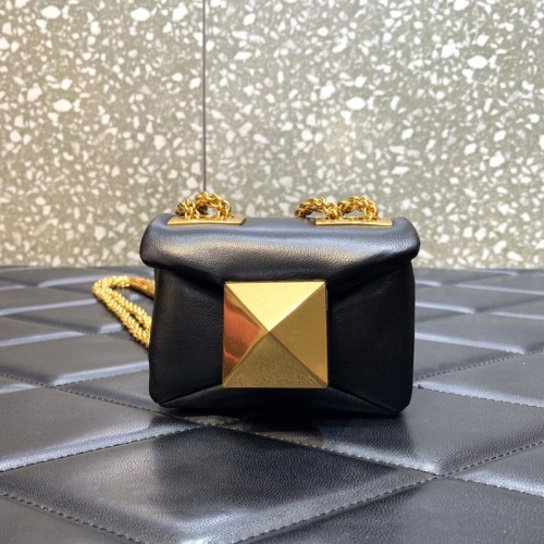 VALENTINO GARAVANI mini Torba na ramię z owczej skóry z jednym ćwiekiem XW0P0X98H czarna