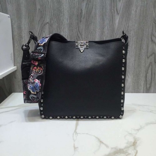 VALENTINO Torba listonoszka Rockstud z licowej skóry 50031 czarna