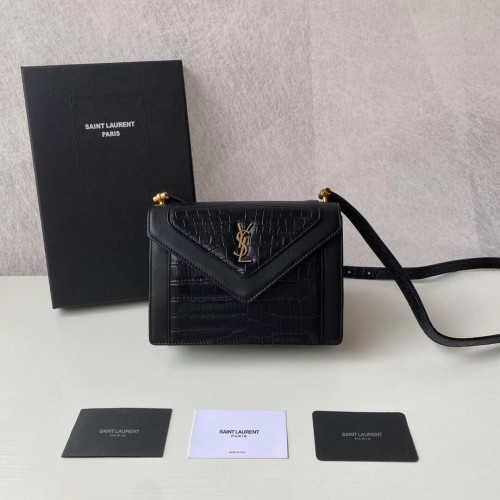 Yves Saint Laurent GABY MINI TOREBKA Z TŁOCZONEJ SKÓRY KROKODYLA Y568890 czarna