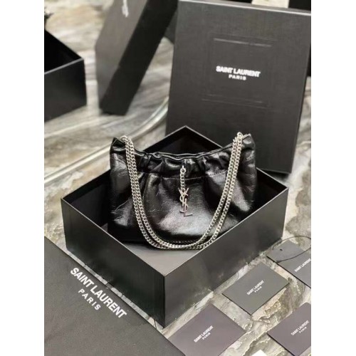 Yves Saint Laurent GABY TOREBKA Z PIKOWANEJ SKÓRY JAGNIĘCEJ 581632 czarny