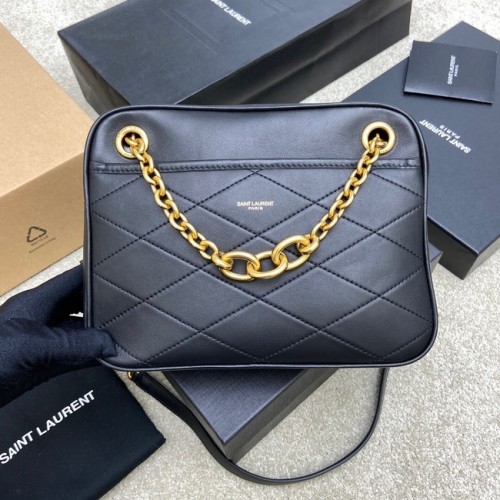 Yves Saint Laurent GABY TOREBKA Z PIKOWANEJ SKÓRY JAGNIĘCEJ 669308 czarna