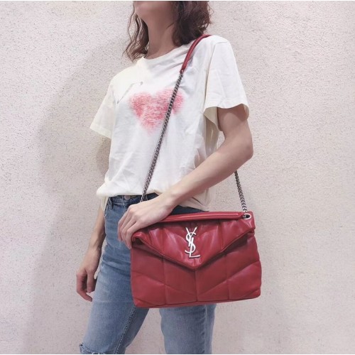 Yves Saint Laurent LOULOU MAŁA TOREBKA PIKOWANA Z MATOWEJ SKÓRY MARSZCZONEJ Y577476 Czerwony